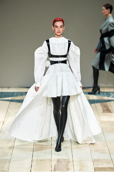 Look 11